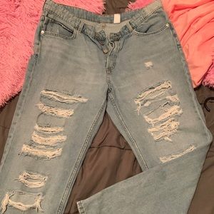 Light washed ripped boyfriend jeans